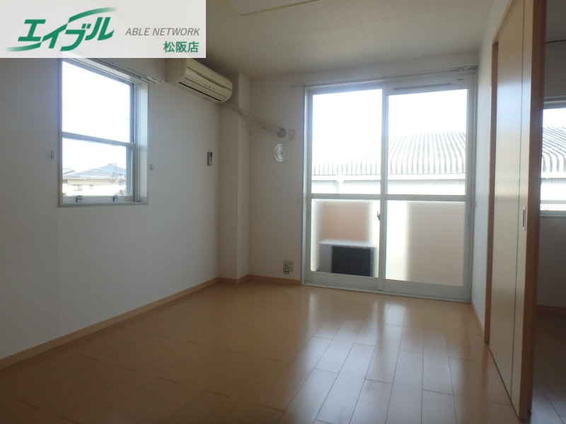 居室・リビング　同型参考写真