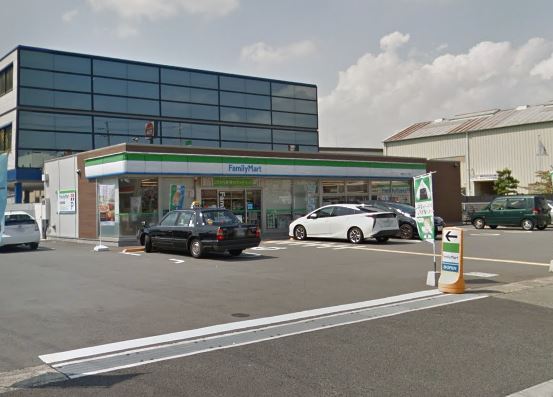 コンビニ　ファミリーマート姫路土山二丁目（コンビニ）まで290m