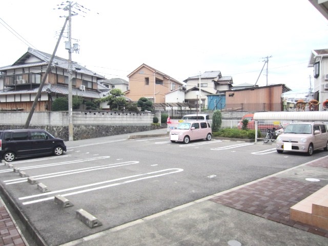 【阪南市自然田のアパートの駐車場】