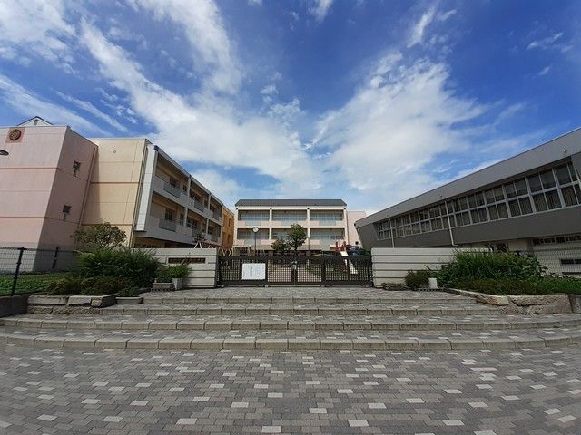 【ファミールＡの小学校】