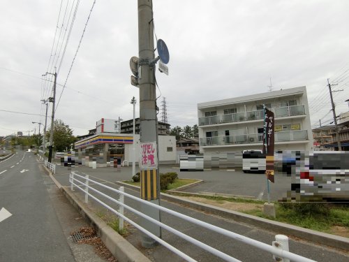 【吹田市五月が丘西のマンションのコンビニ】