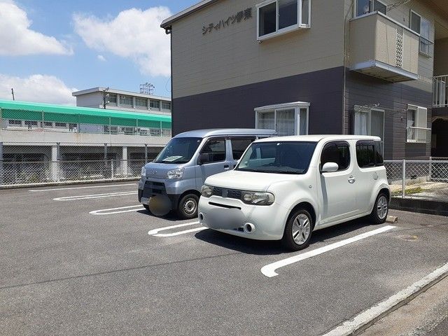 【シティハイツ伊東の駐車場】