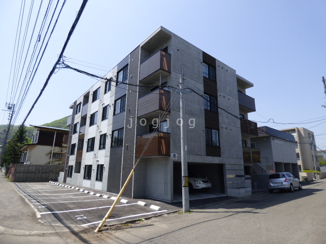 【札幌市西区山の手一条のマンションの駐車場】