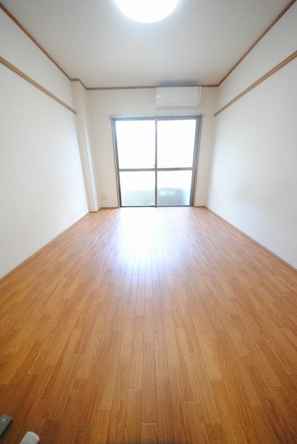 居室・リビング　写真は１０５号室