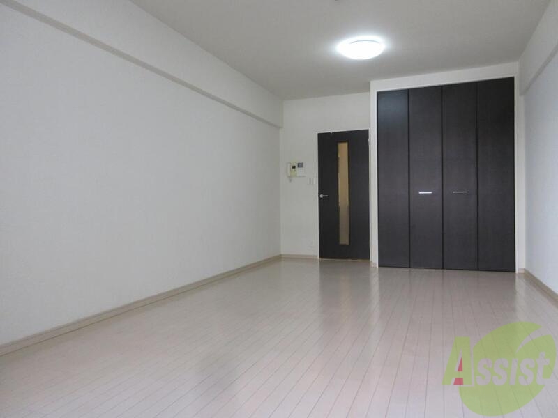 居室・リビング　フローリング貼りの室内です