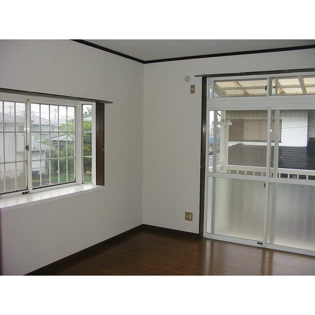 居室・リビング　出窓付き洋室