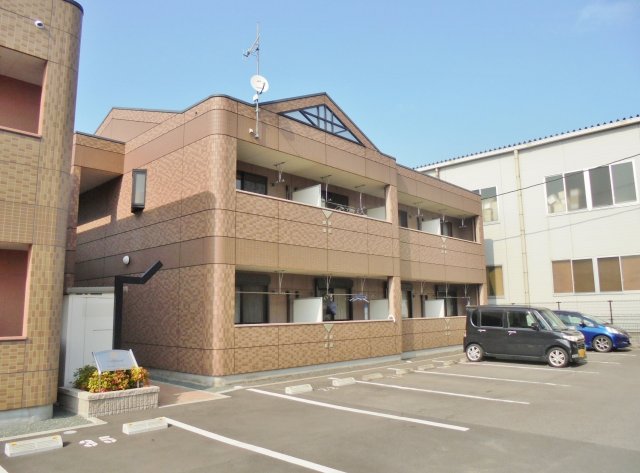 建物外観　アルファルド・重量鉄骨造