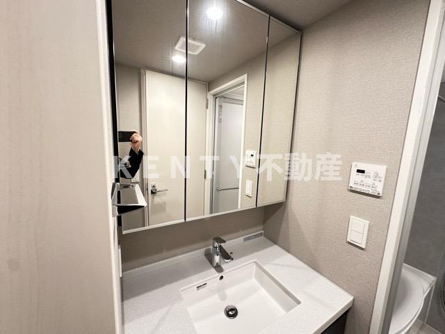 洗面設備　スペースが確保できる洗面所です