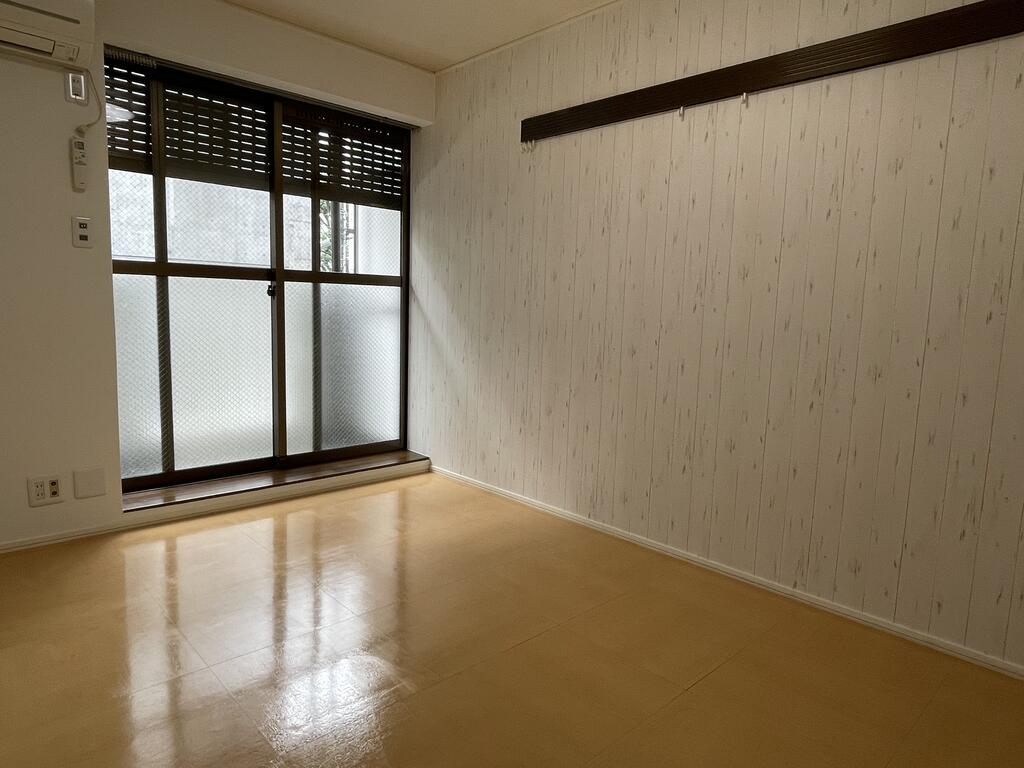 ドミールベルチェリーの居間写真