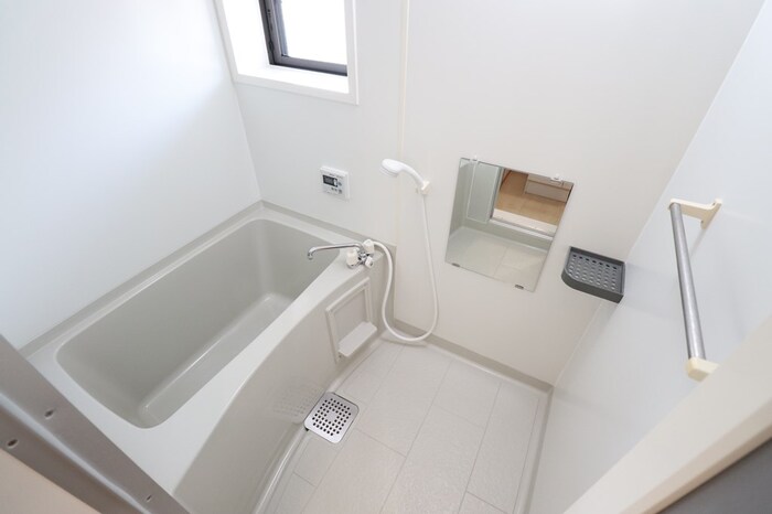 バス・シャワールーム　給湯式浴室