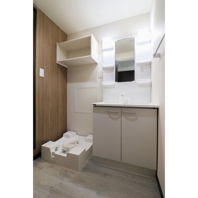 洗面設備　シャワー付き洗面台