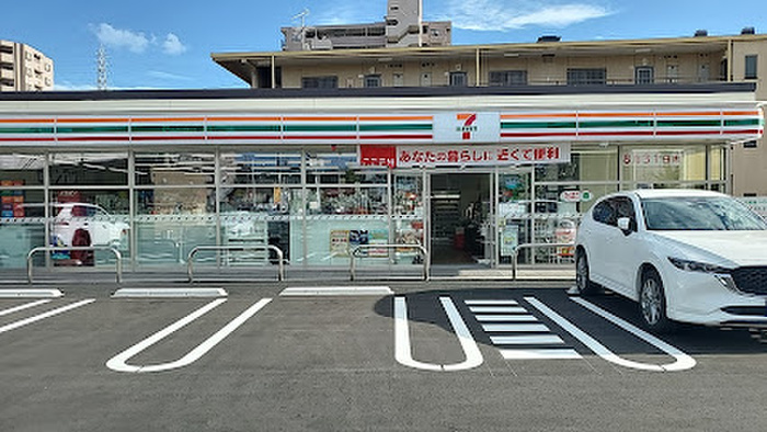 コンビニ　セブンイレブン中小田井五丁目店（コンビニ）まで450m