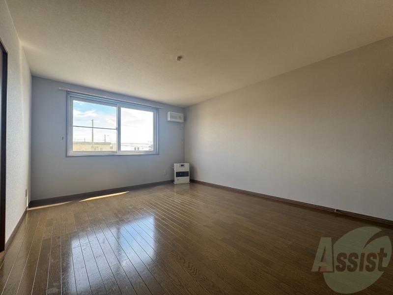 居室・リビング　広くてキレイなお部屋が広がっていて、充実した生活が送れそう。