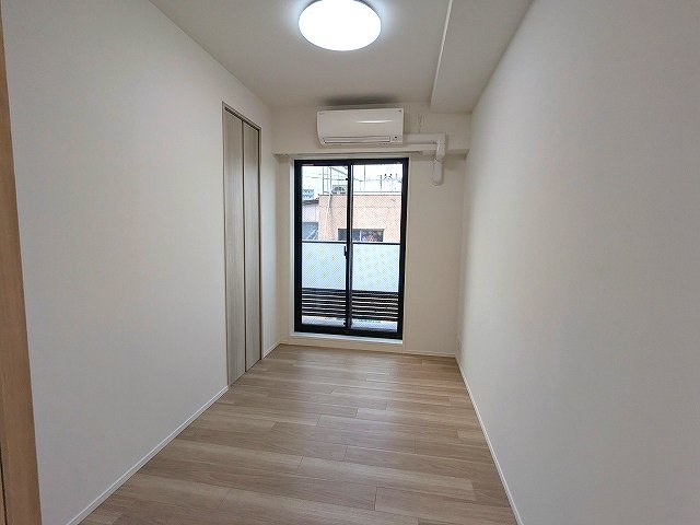 その他共有部分　4帖洋室、インターネット無料、リビング各洋室にエアコンと照明