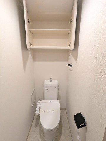 トイレ　温水洗浄便座です