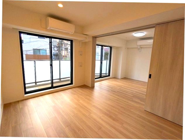 居室・リビング　インターネット無料、リビング各洋室にエアコンと照明付、リビン