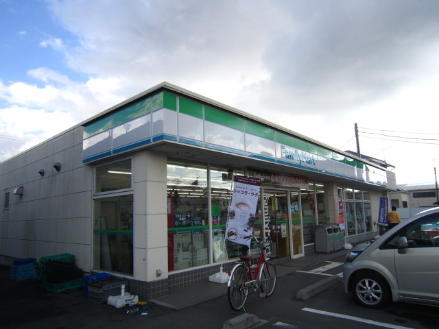 コンビニ　ファミリーマート 富水駅前店（コンビニ）まで588m
