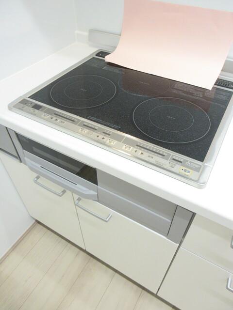 キッチン　ＩＨ３口