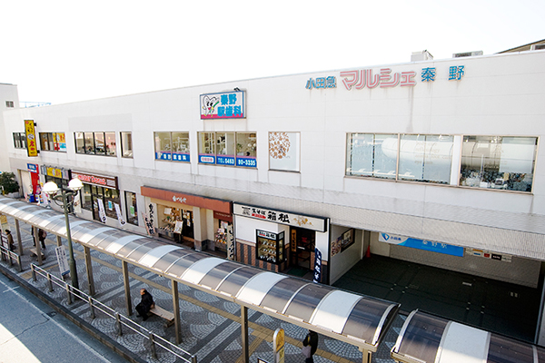 ショッピングセンター　小田急マルシェ秦野（ショッピングセンター）まで435m