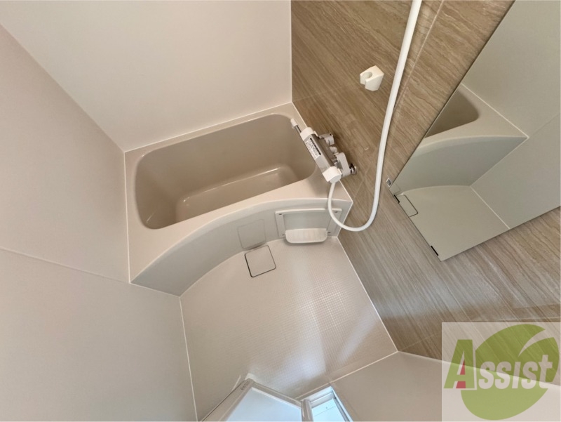 バス・シャワールーム　お風呂になります。一日の疲れを癒してくださいね。