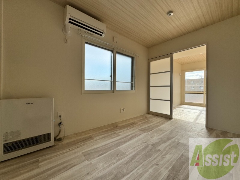 居室・リビング　広々としたリビングですね。使い勝手がよさそうですね！