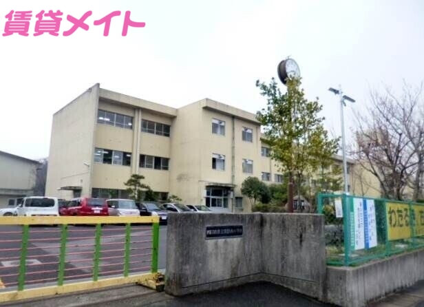 小学校　四日市市立常磐西小学校（小学校）まで587m