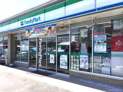 コンビニ　ファミリーマート相模原上鶴間店（コンビニ）まで598m