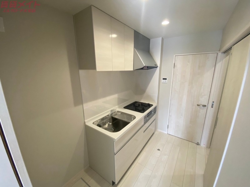 キッチン　同物件の別部屋写真です。
