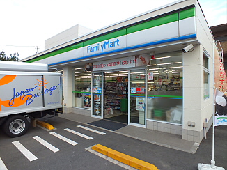 コンビニ　ファミリーマート 調布小島町三丁目店（コンビニ）まで526m