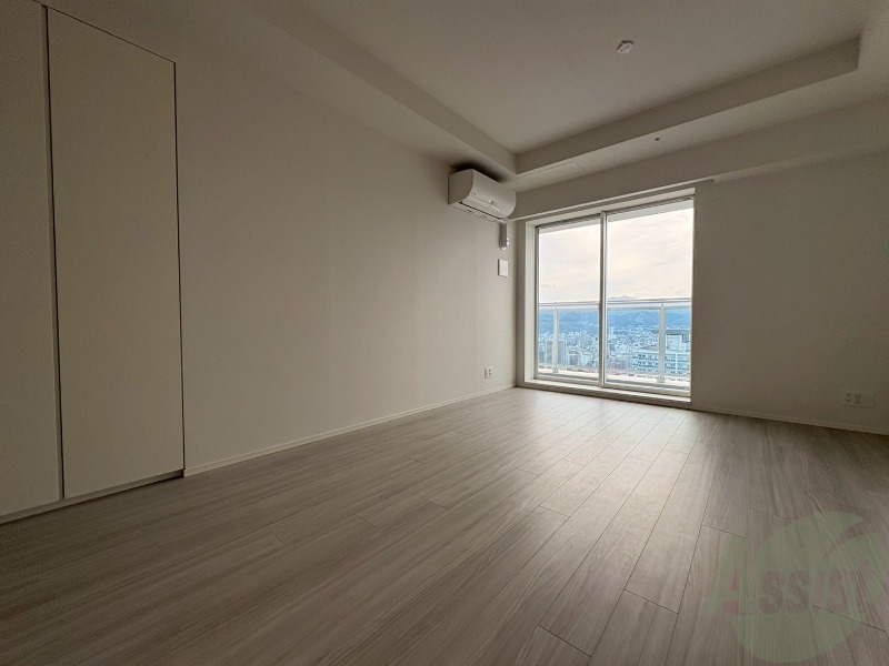 居室・リビング　広々としたリビングですね。使い勝手がよさそうですね！