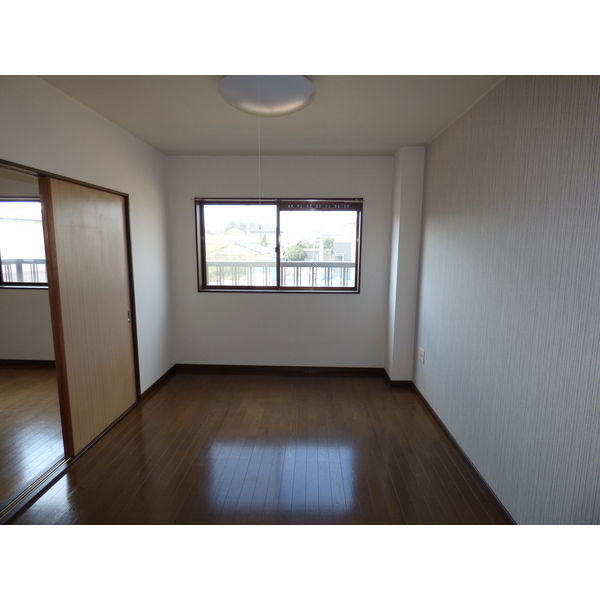 居室・リビング　反転タイプのお部屋です