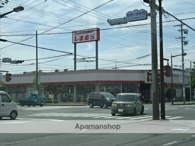 コンビニ　ファミリーマート（コンビニ）まで579m