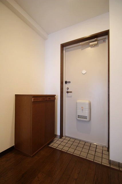 玄関　同物件、別号室のものです。