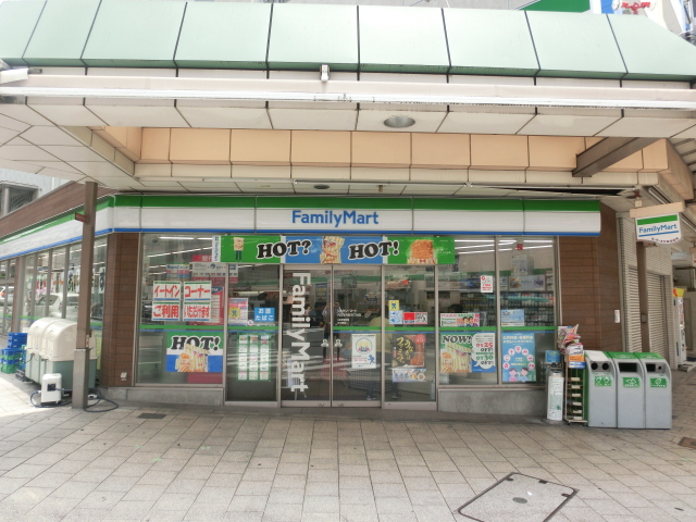 コンビニ　ファミリーマート内久宝寺町四丁目店（コンビニ）まで114m