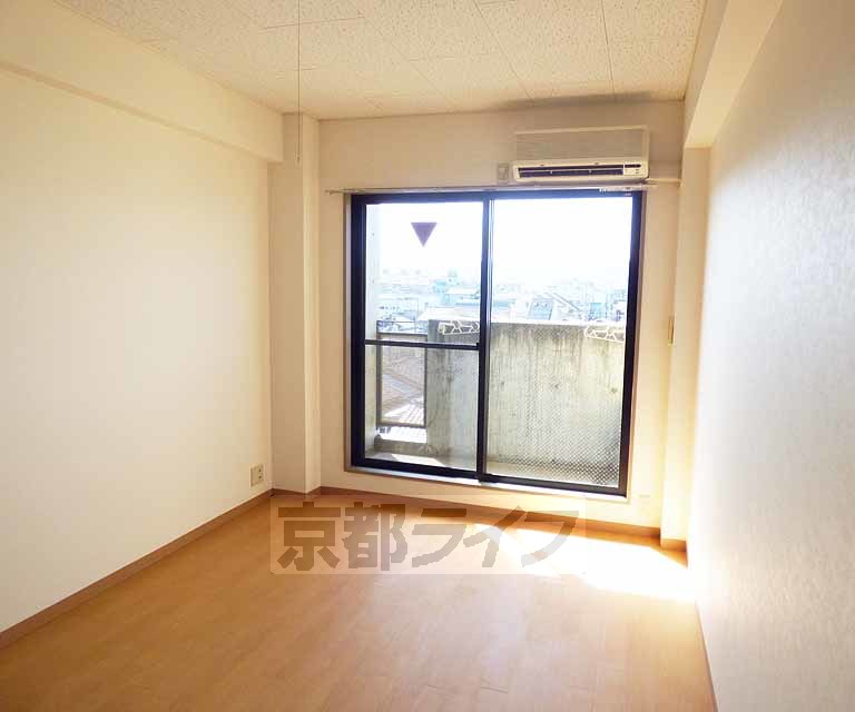 居室・リビング　日当たりがよく明るいお部屋です。