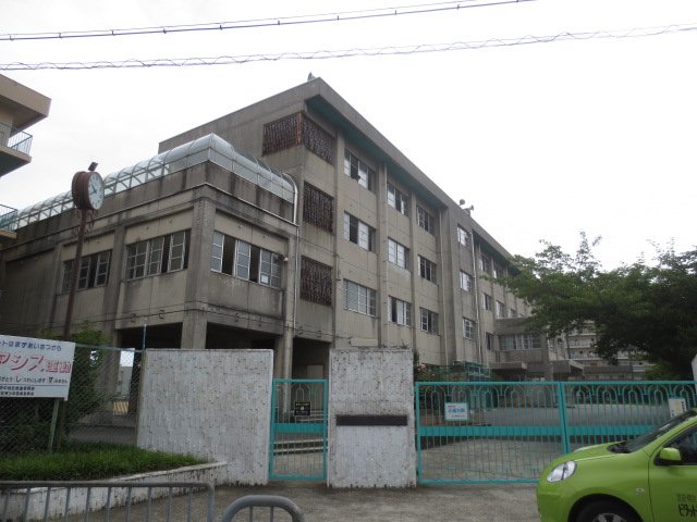 中学校　寝屋川市立中木田中学校（中学校）まで518m