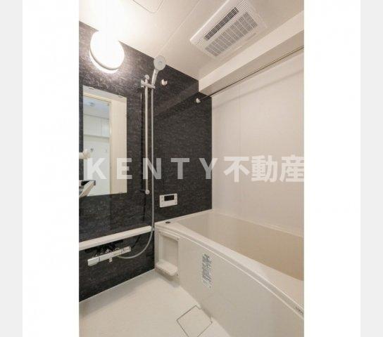 バス・シャワールーム　コンパクトで使いやすいお風呂です