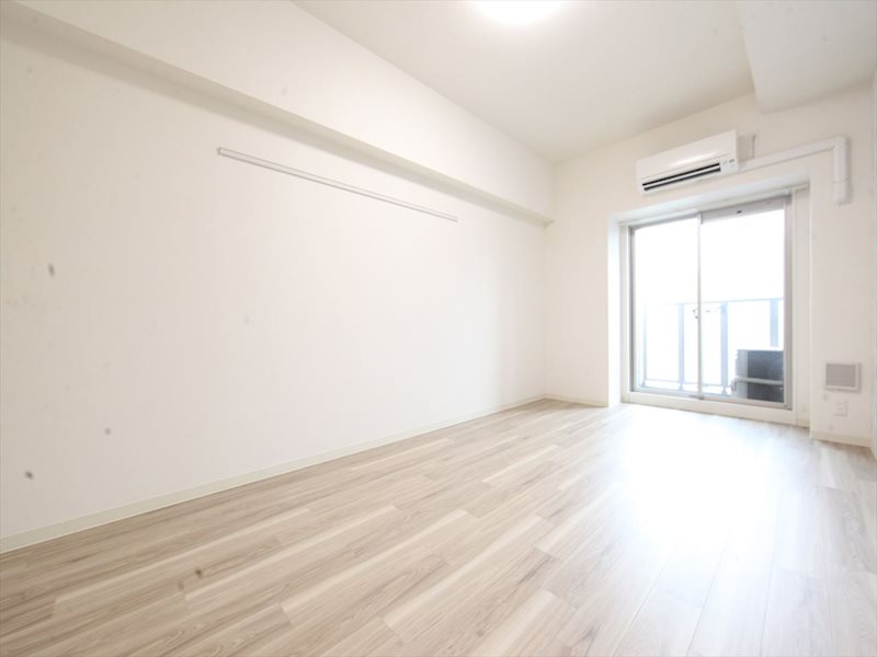 その他部屋・スペース　洋室10.9帖　エアコン完備　バルコニーに面しています