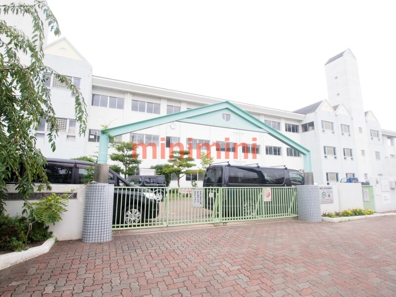 小学校　高槻市立阿武山小学校（小学校）まで611m