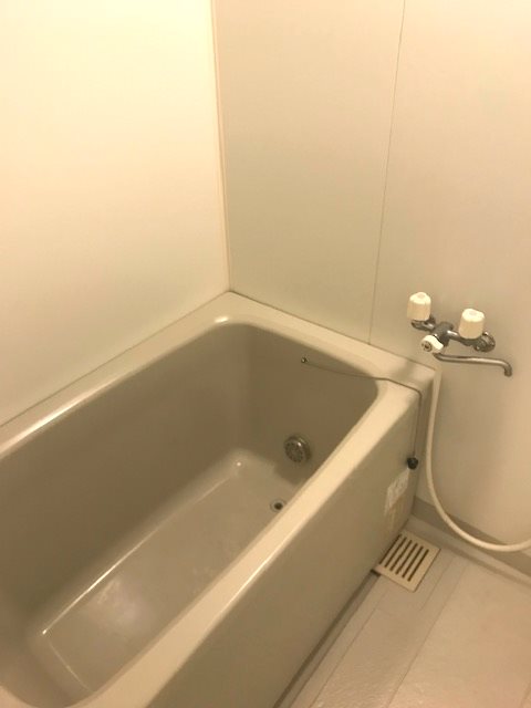 バス・シャワールーム　都市ガスで追い焚き機能付きです