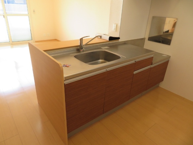 キッチン　エアコン付きのリビング