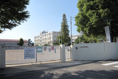 小学校　尼崎市立浜田小学校（小学校）まで681m
