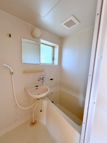 バス・シャワールーム　コンパクトで使いやすいお風呂です