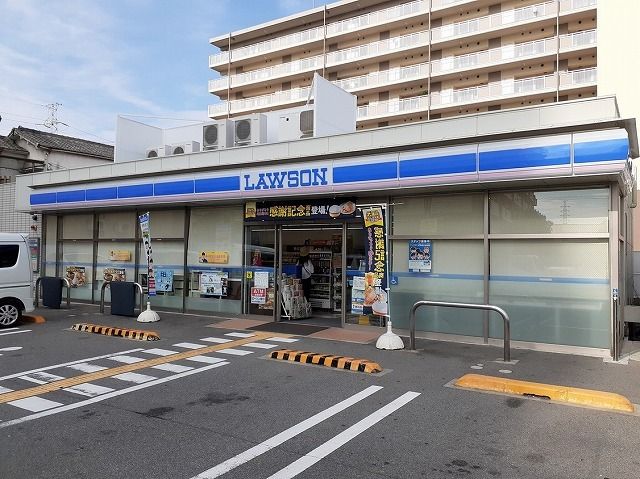 コンビニ　ローソン様（コンビニ）まで590m