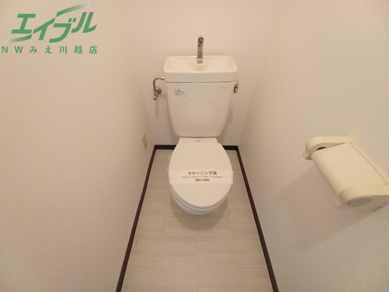 トイレ　別部屋反転参考写真です。