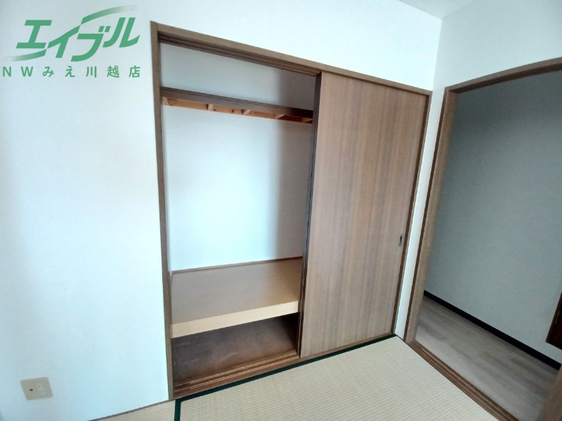 収納　別部屋反転参考写真です。