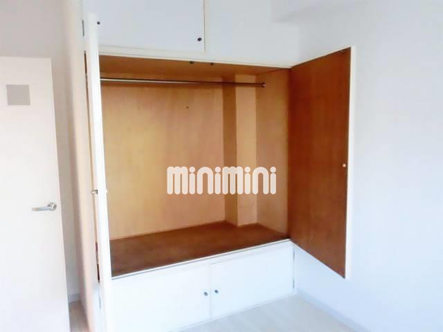 その他　天井まである収納