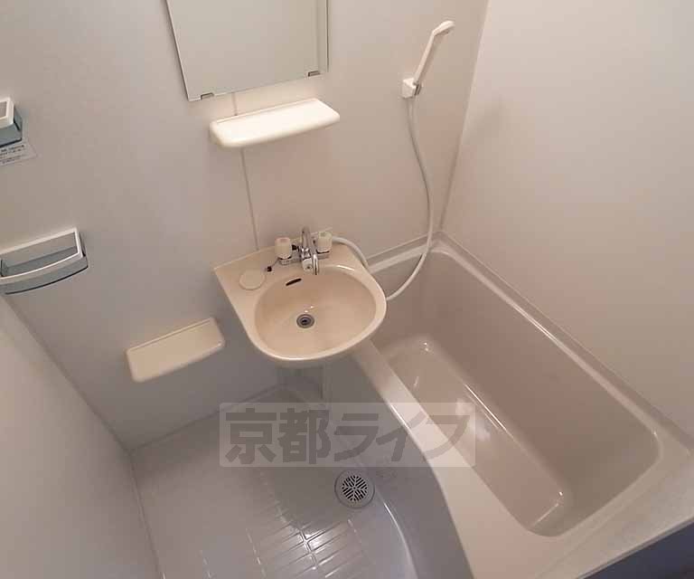 バス・シャワールーム　広めの浴室です。