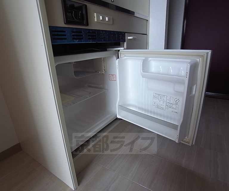 その他設備　備え付きの冷蔵庫です。