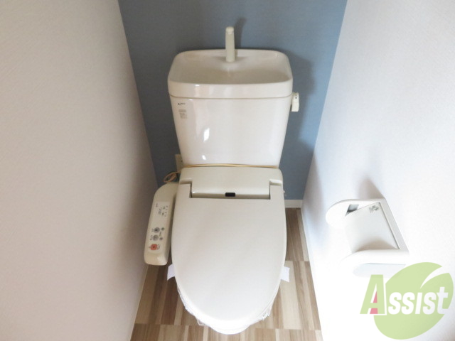 トイレ　ウォシュレット機能がついたトイレです。安心して使用できますね